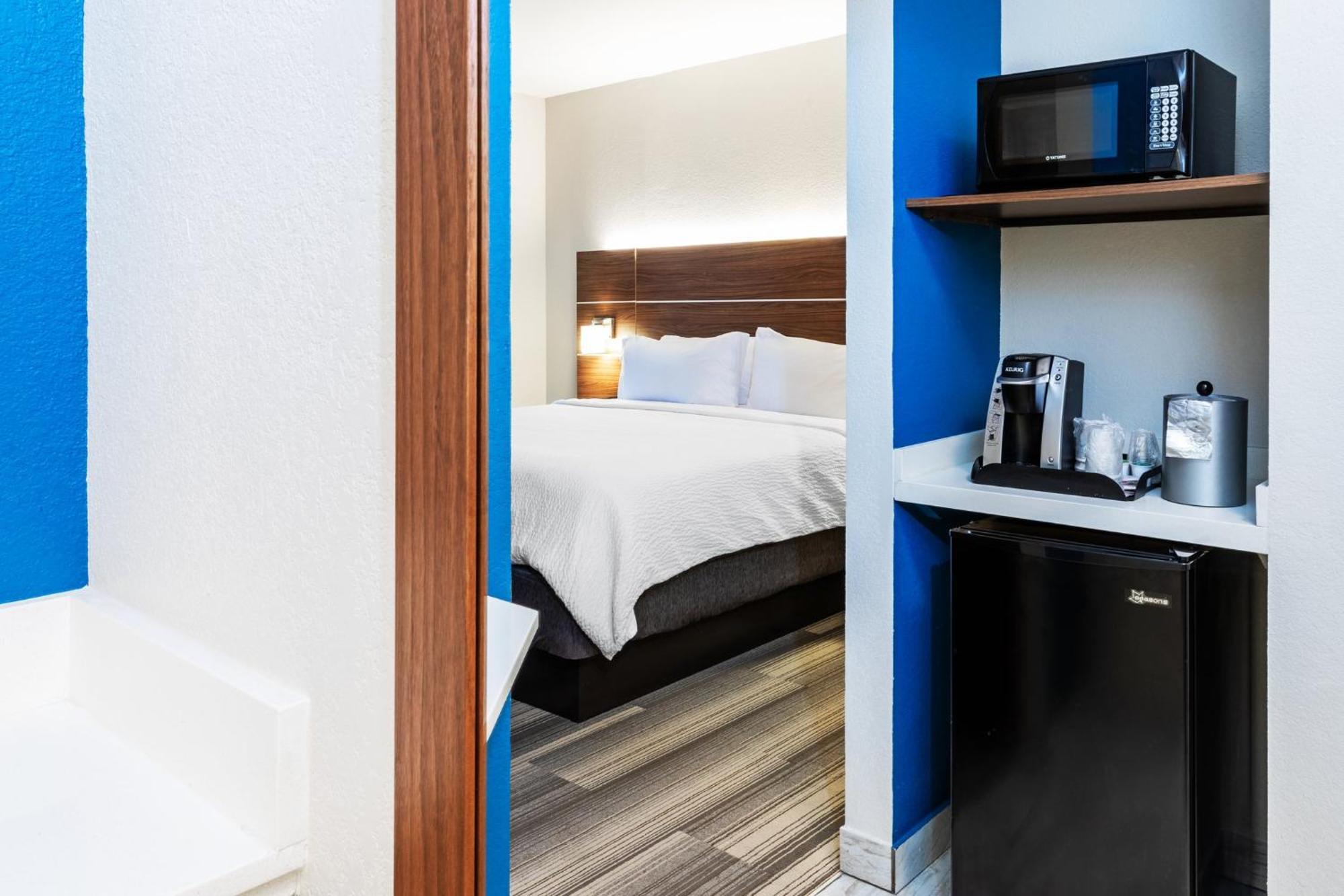 Holiday Inn Express & Suites Del Rio By Ihg Экстерьер фото